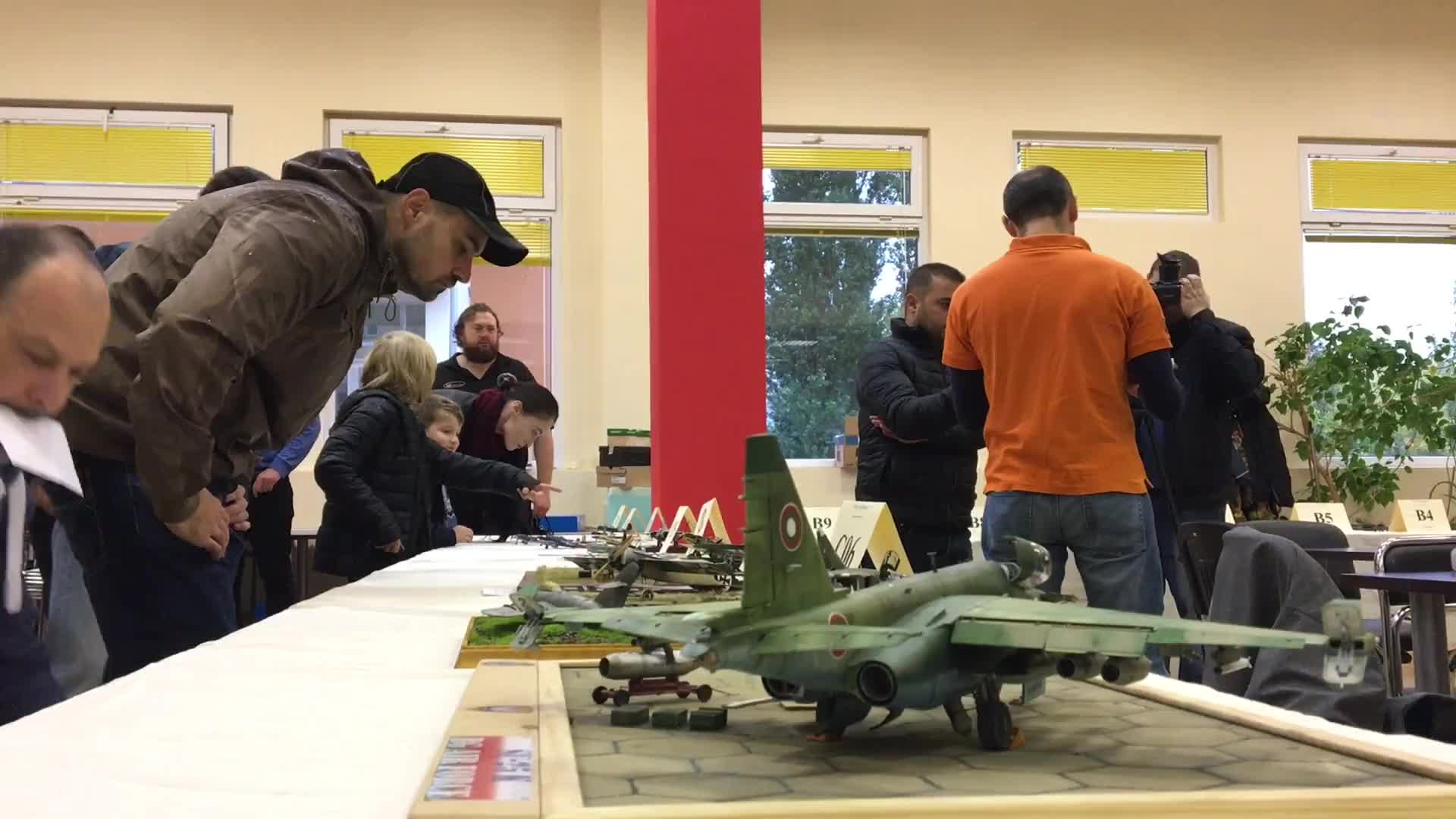 Историческа военна техника оживя в мащаб