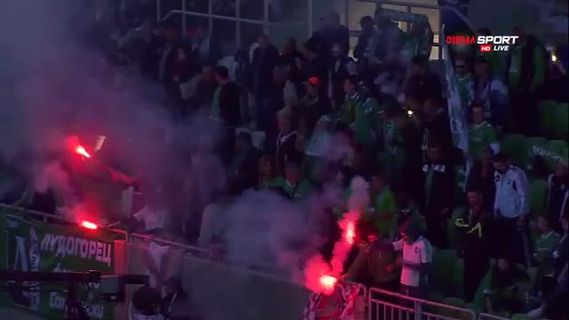 Факли горяха по тибуните на Лудогорец Арена преди мача с ЦСКА