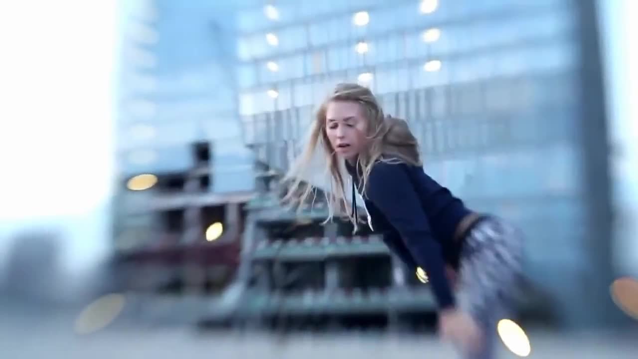 Сексапилен Twerk от сексапилна блондинка!