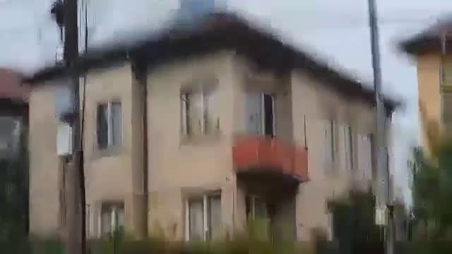 Мълния подпали къща в Мездра