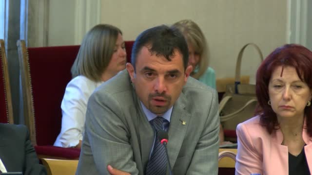 Временната комисия прие на първо четене промените в Конституцията - видео БГНЕС