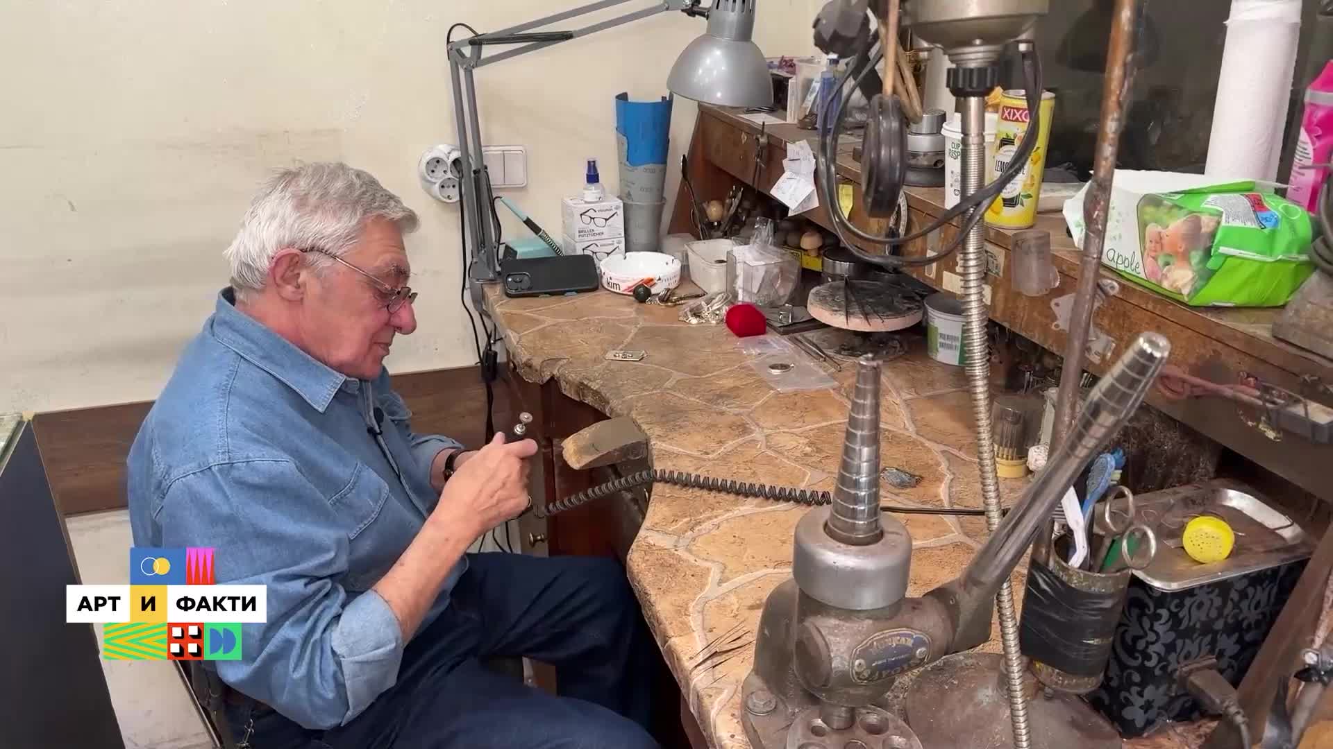 Книга за Исус, възкресението на площада в Брацигово, мода в Лувъра, яйца по Фаберже | Арт и Факти