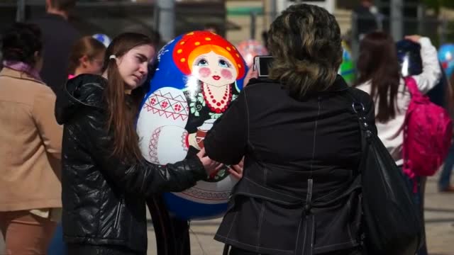 300 големи яйца за Великден