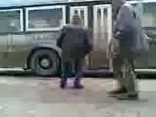 Пиян Циганин Псува На Центъра На Велико Търново