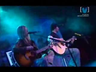 Avril Lavigne - Nobody`s Home Live (with subtitles)
