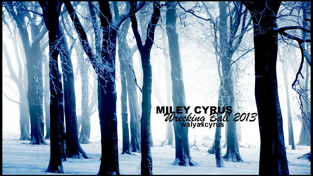 Страхотна! Miley Cyrus - Wrecking Ball