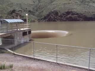 Дупка в езеро,  водеща към нищото? - 2