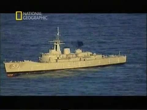 Страхотни кадри! Торпедо улучва кораб, гледайте какво се случва!