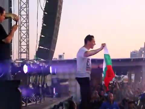 Tiesto развя българското знаме на Solar Summer Festival 2011