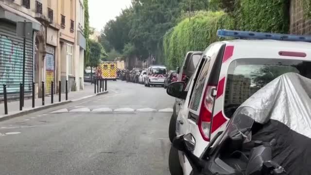 Автомобил се вряза в тераса на кафене в Париж, има сериозно ранени