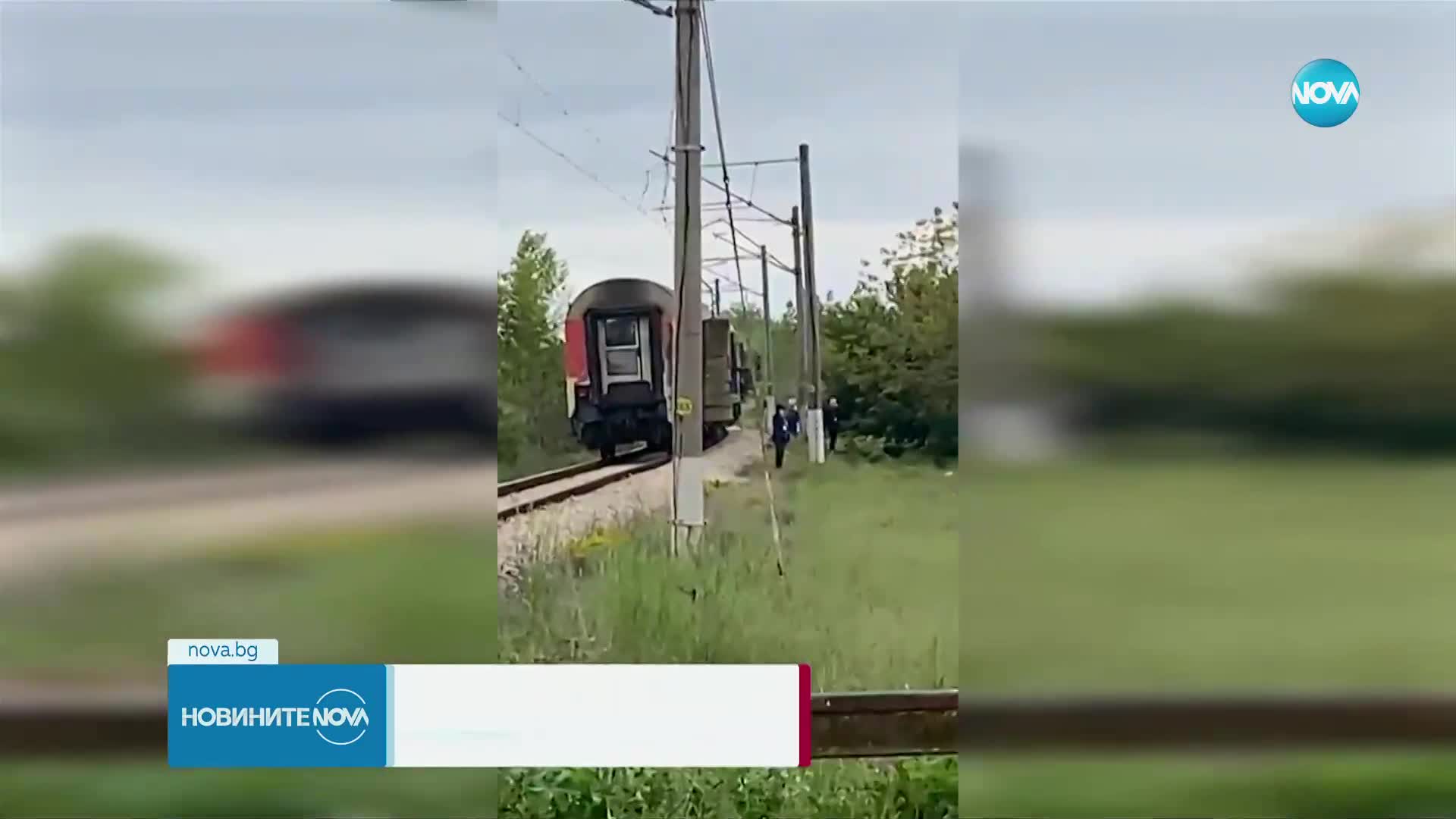 Пътнически влак помете автомобил край Лом, шофьорът оцеля