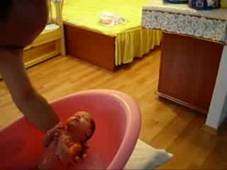 Къпане На Бебето