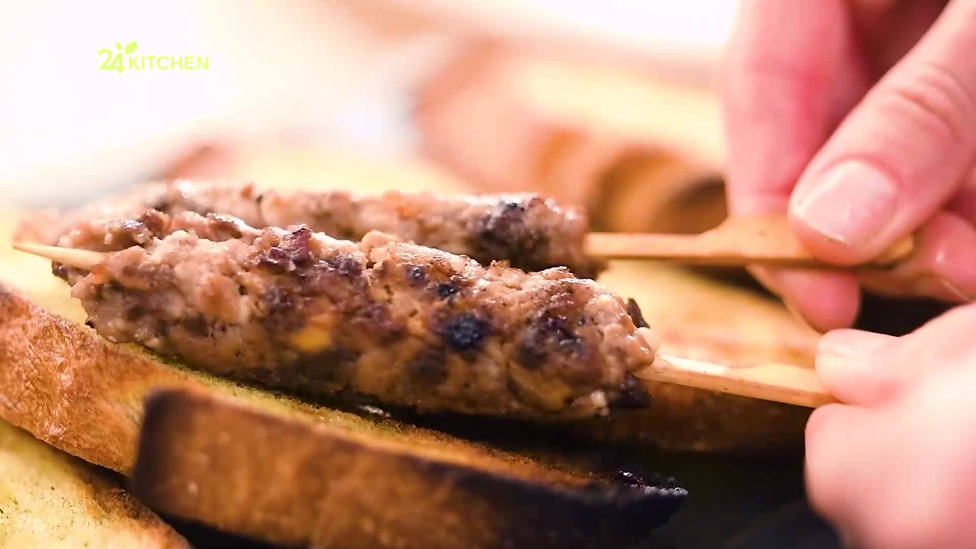 Кълцани кебапчета със сирене на шиш