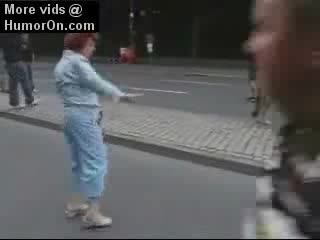 Баба Играе Хип Хоп !