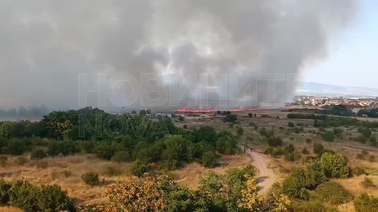 Пожар пламна в столичен квартал