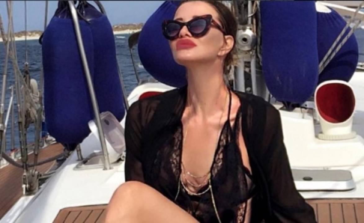 Новините в 90секунди: Баба на две деца стана хит в „Инстаграм“