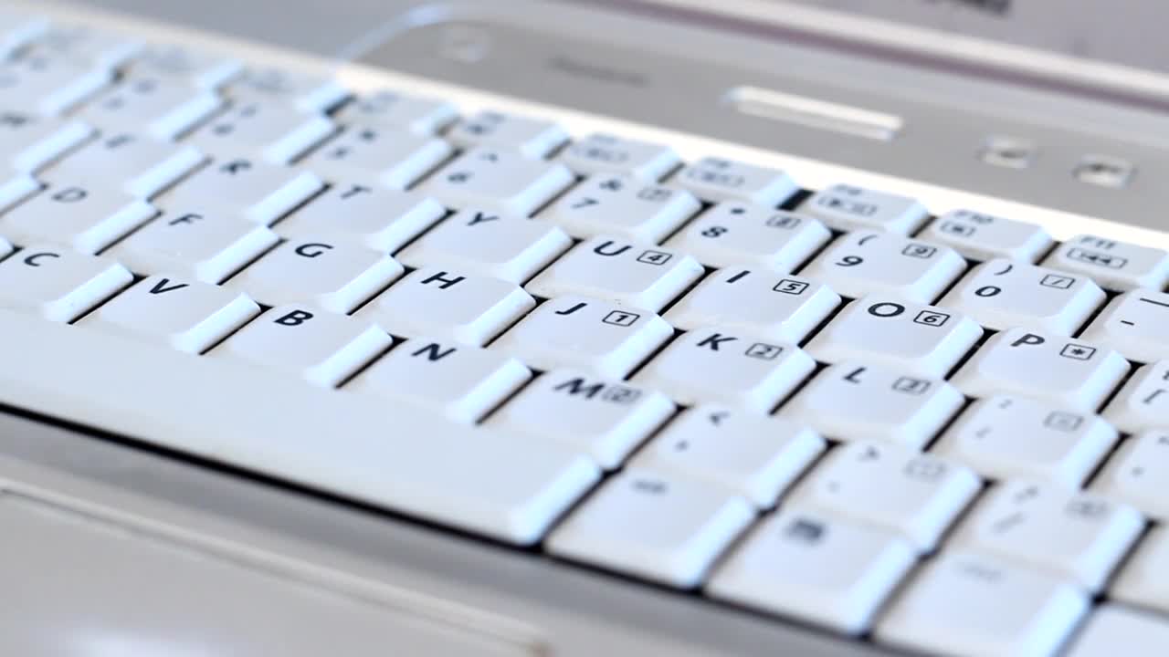Как да разглобим и почистим клавиатурата
