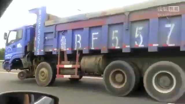 Поредния откачалняк на пътя. Вижте!