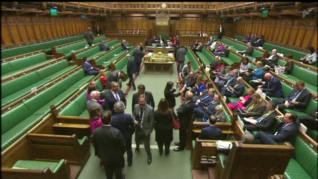 Британски депутати пеят химна на Европа при гласуването на BREXIT