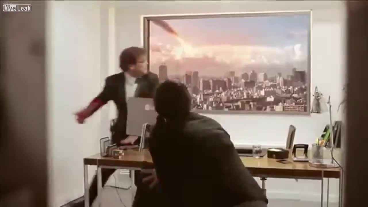 Сблъсък с метеорит- Скрита камера на Lg