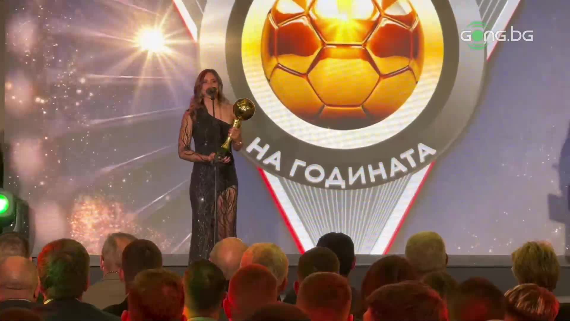 Евдокия Попадинова е "Футболист на годината" при жените