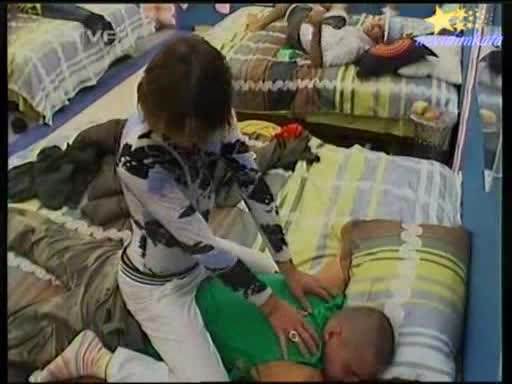 Big Brother 4-Мъжете Натискат Марти "Като Женичка Ще Те Гушкам!"04.11.2008