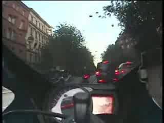 Ченге и моторист карат като луди в града