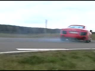 Audi R8 Vs. Porsche 911 - Drift