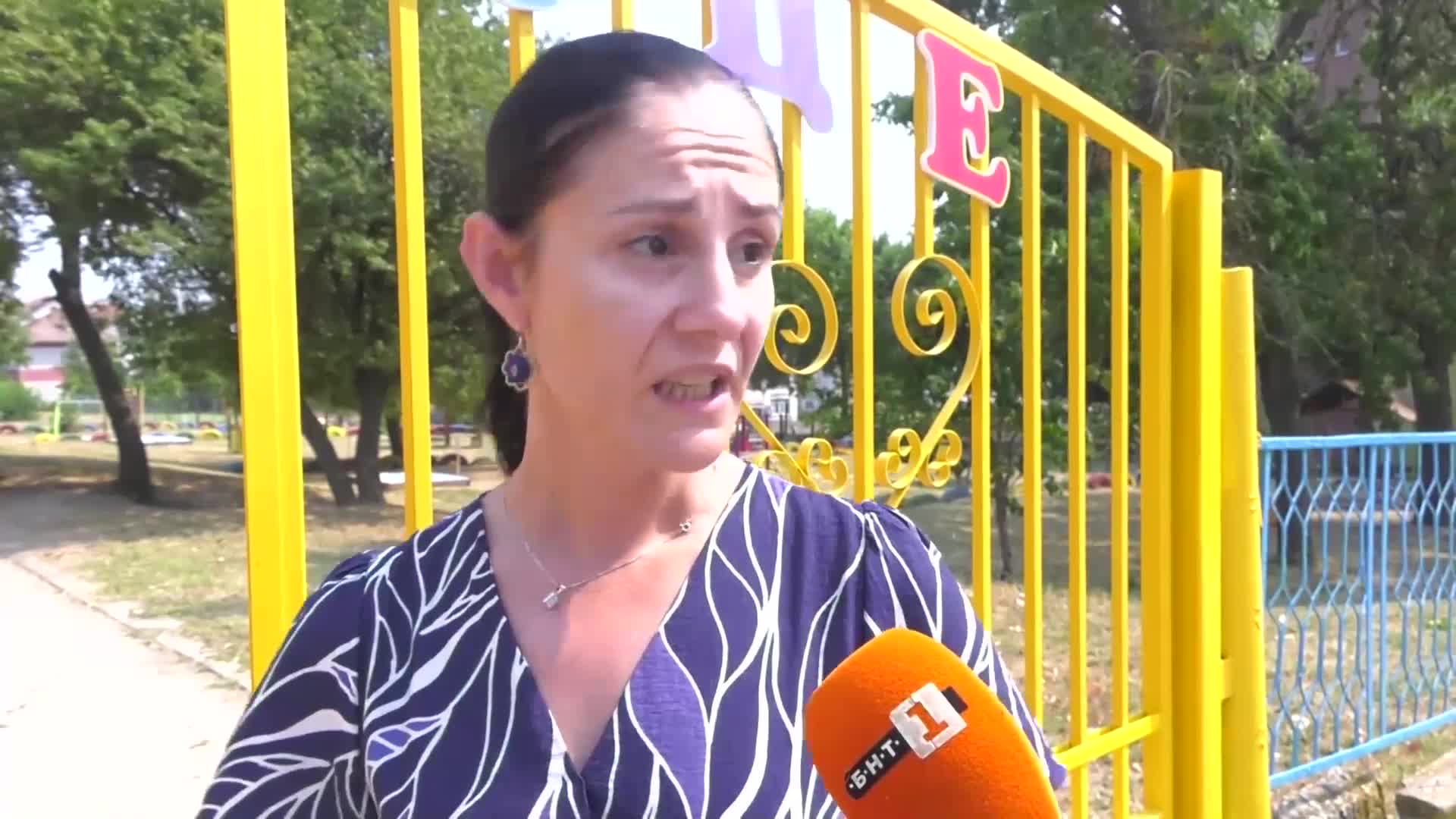 Евакуираха десетки деца заради пожар във вилна зона в Мездра