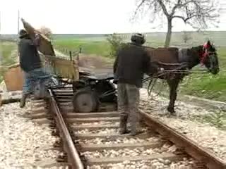 Цигани спират влак 2 (100%смях)