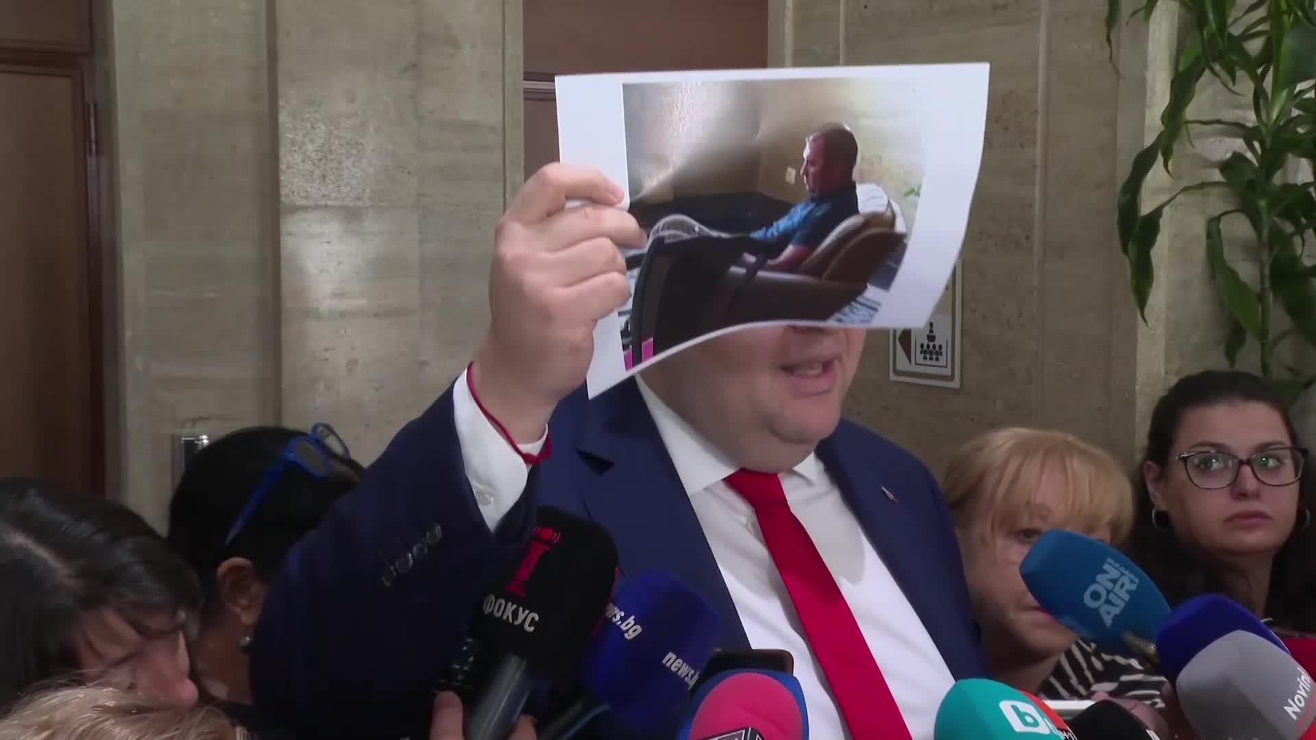 Пеевски: Имаме фалшив президент. Москва няма да командва България