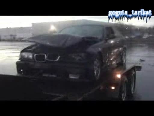 Идиот Се Удря С Bmw M3 Докато Се Върти