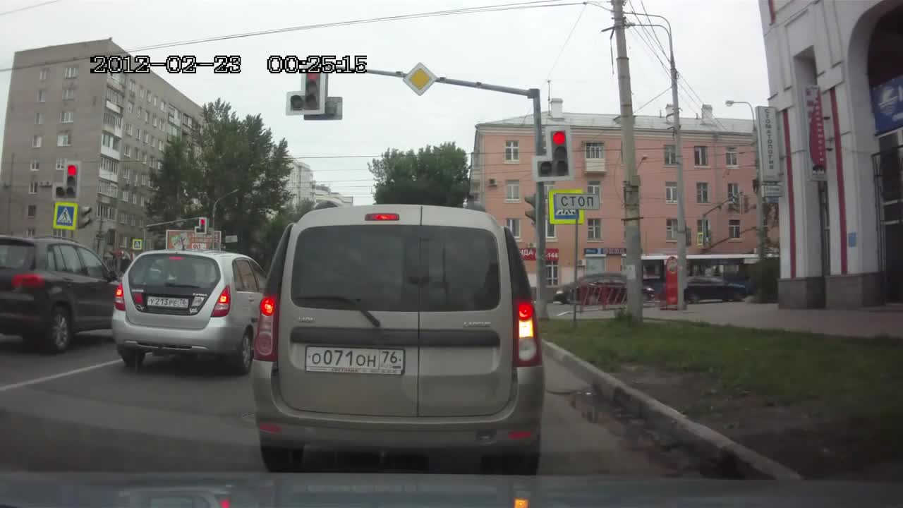 Самоубийци на пътя, да минеш на червено- трафика в Русия