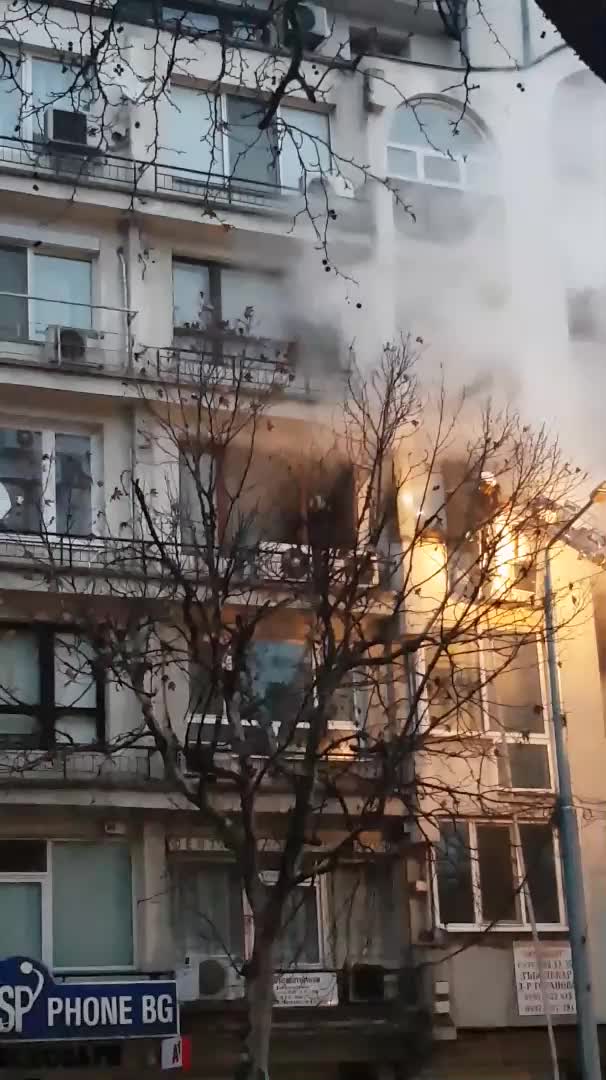 Пожар в жилищна сграда в Пловдив