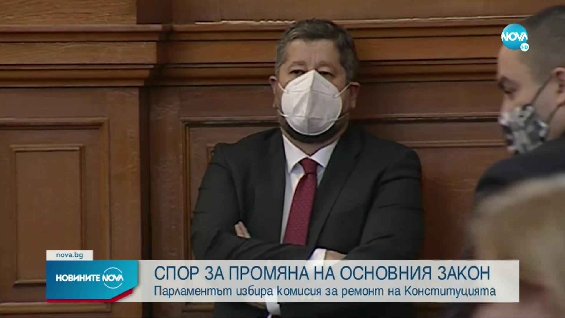 Глобяват „Възраждане“ за неносене на маски в парламента