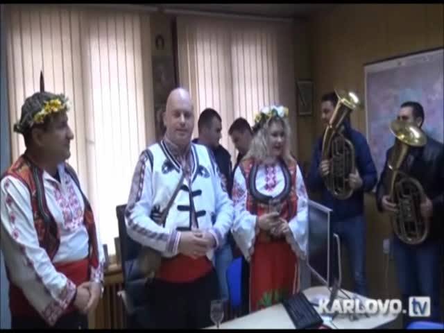 Гавра с Дико Илиев и Васил Левски на джазов тромпет бутони отгоре и мангалски тарамбуки-кмете кмете?