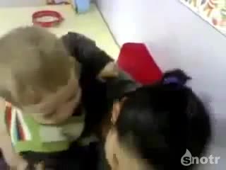 Перверзно бебе налита на каки 