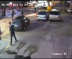 Мутри с бус блъскат коли наред на паркинг в Слънчев Бряг! А кажете ми това нормално ли е?!