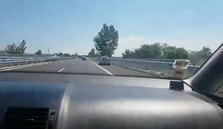 Шофиране в аварийна лента
