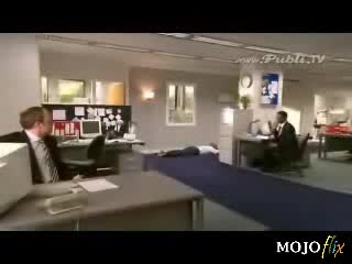 Смях,смях и само смях - В Офиса