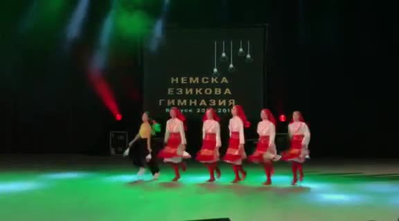 Михаела Кърпачева, народни танци по време на изпращането на ПГНЕ "Гьоте" в Бургас