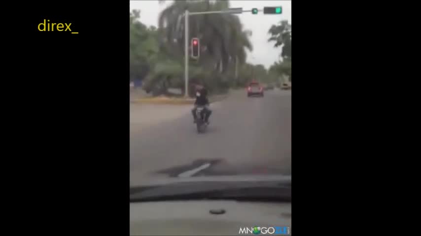Да си тъп не е лесно, но този се справя чудесно