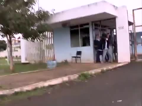 Луд козел , е като терорист на улицата! Смях