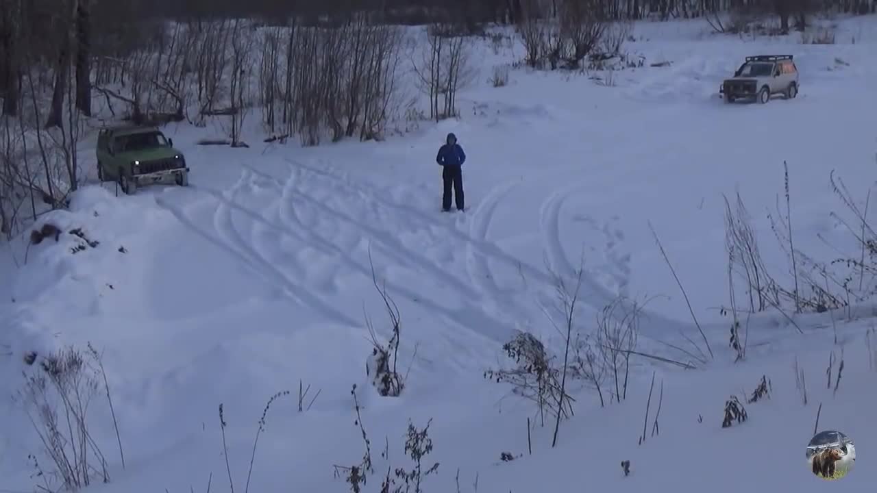 Една луда Лада Нива с още по-луд шофьор!