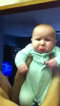 Сладко бебе мрази целувки