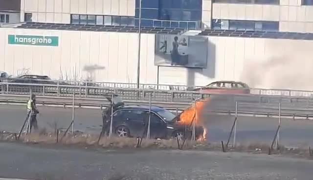 Автомобил се запали на Околовръстния път в София