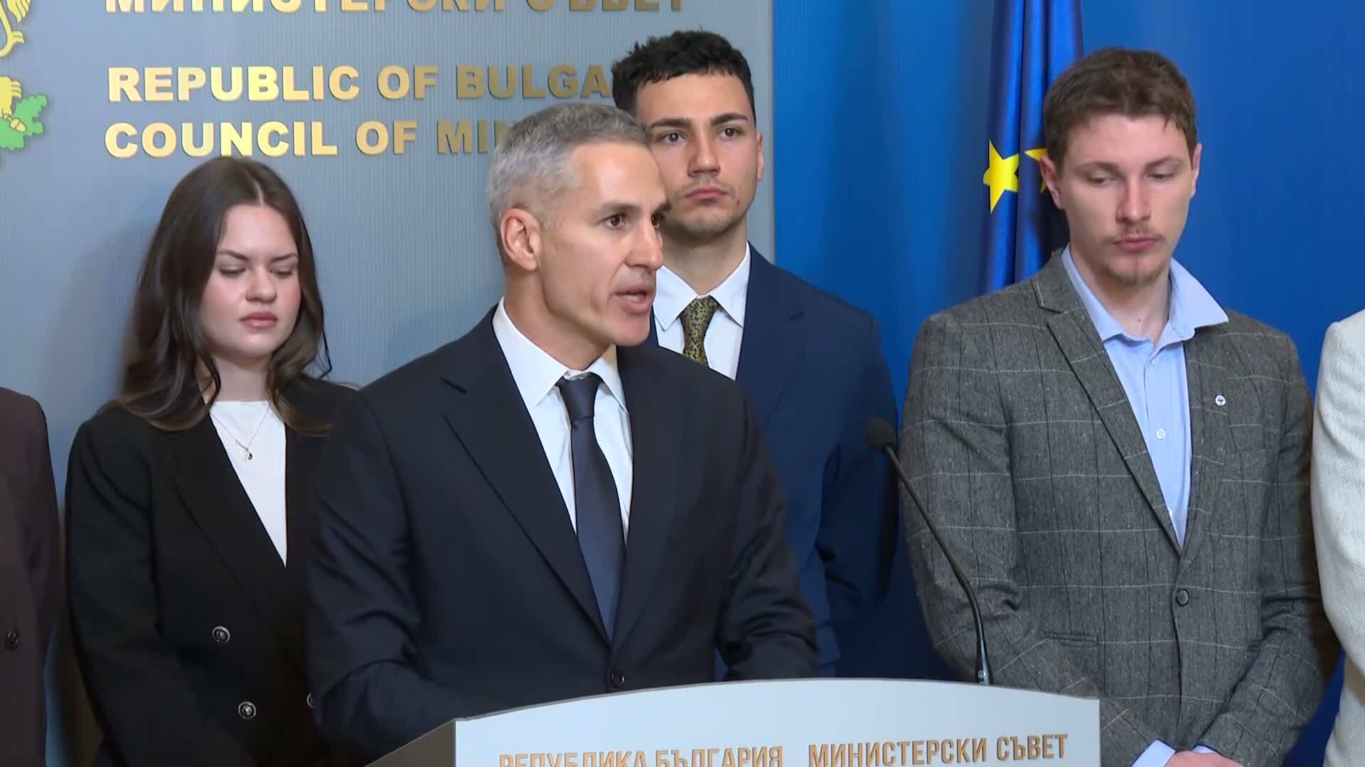 Гюров след среща със студенти, участвали в протестите: Гледаме в много посоки заедно