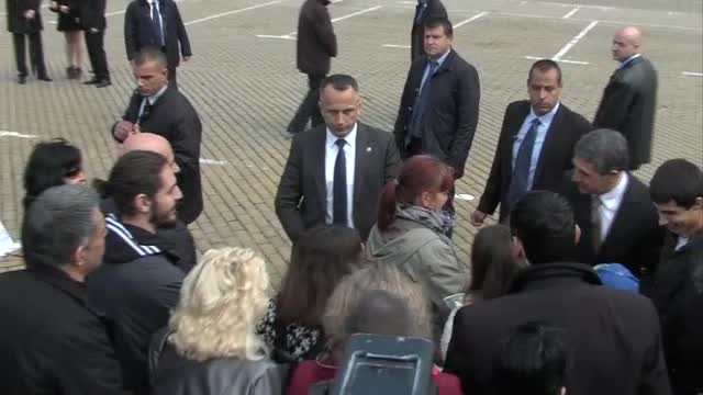 Хиляди гледаха парада в София от жълтите павета