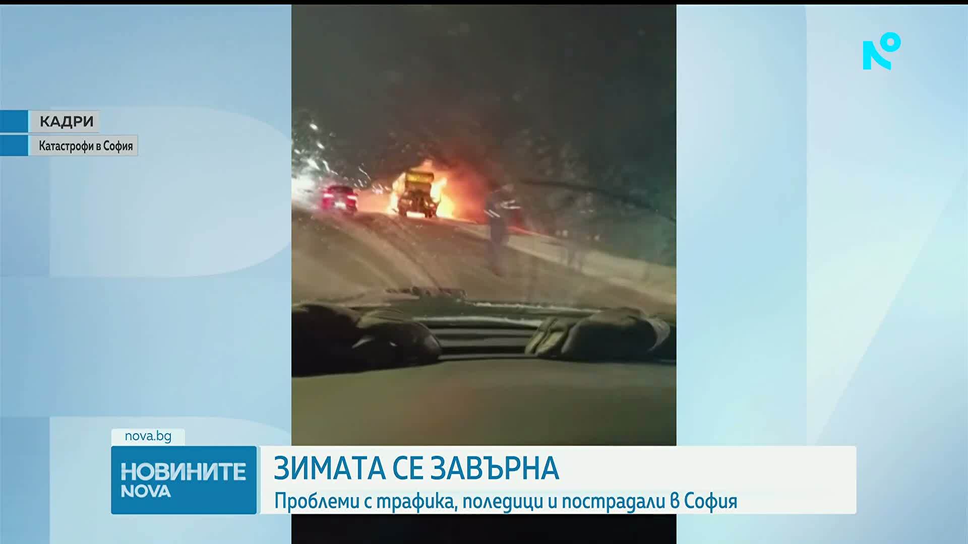 Усложнена зимна обстановка в страната, стотици снегорини обработват пътищата