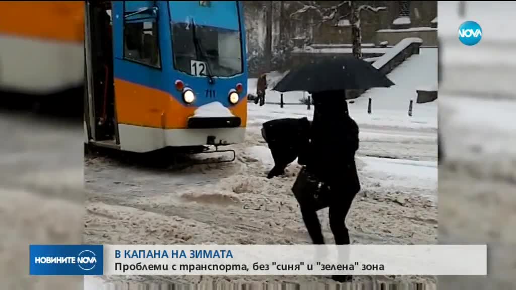 СОФИЯ В КАПАНА НА ЗИМАТА: 180 снегорина по улиците